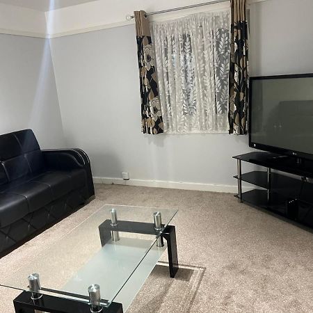 Cosy 2 Bedroom Flat London Eksteriør billede
